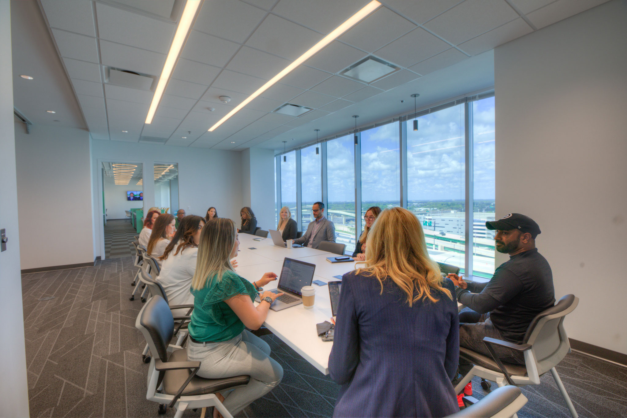 Staying Connected: How the Hybrid Work Model Boosts Productivity and Feeds Employees’ Souls