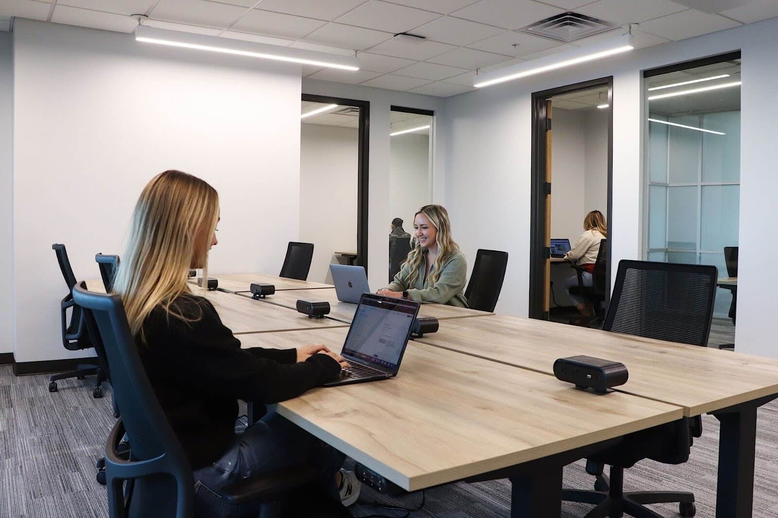 Espaces coworking for remote workers a solution to distractions at home TN