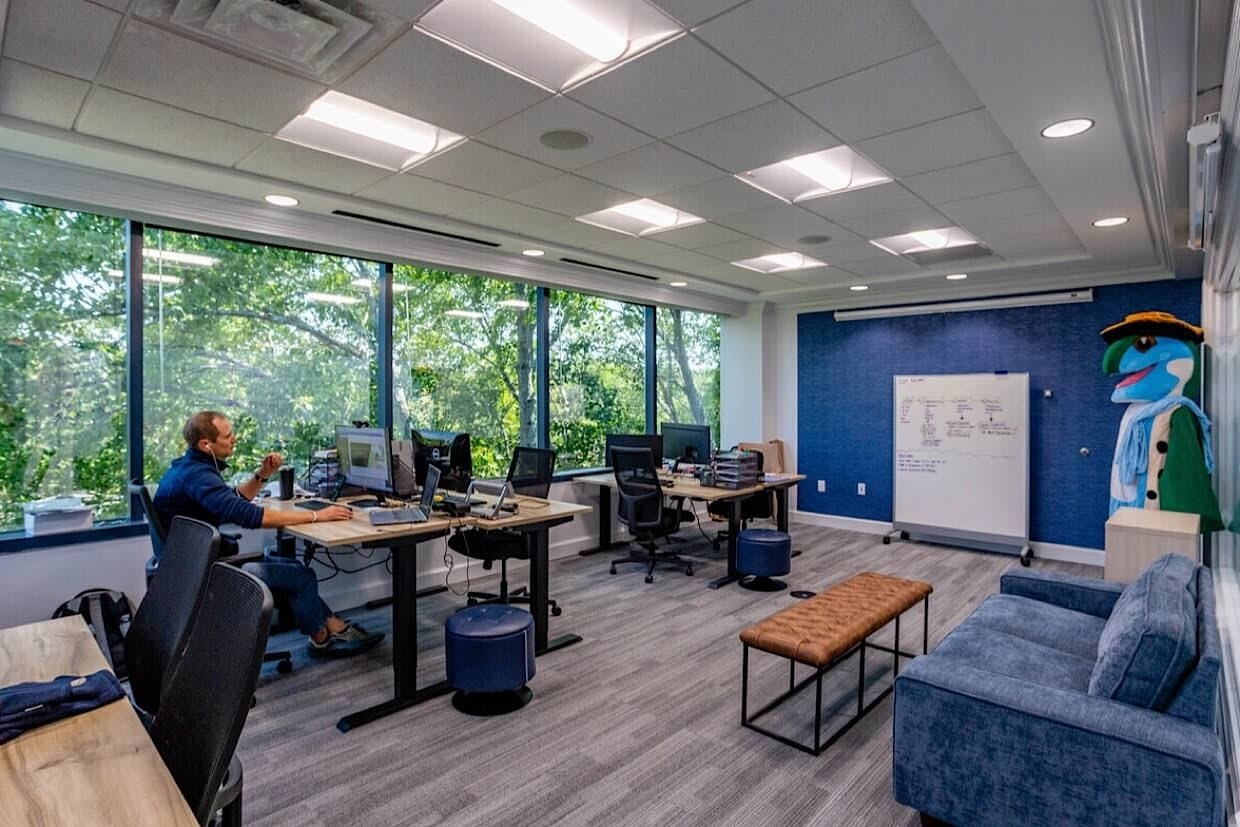 Espaces how to choose between in person hybrid and remote work models